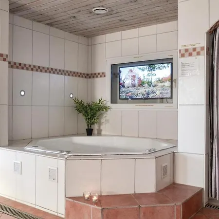 Five-bedroom Holiday In Hvide Sande * Bjerregård