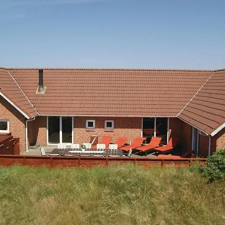 Feriehus Five-bedroom Holiday In Hvide Sande Bjerregård