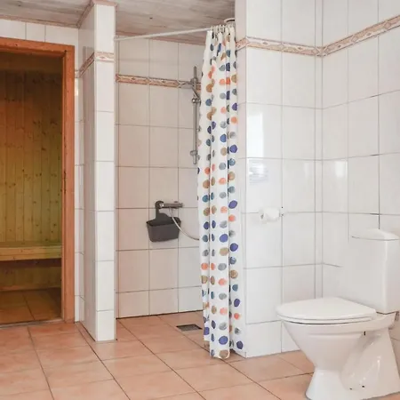 Five-bedroom Holiday In Hvide Sande Bjerregård