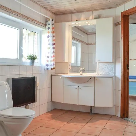 Feriehus Five-bedroom Holiday In Hvide Sande